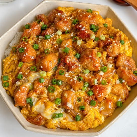 照燒雞肉滑蛋親子飯 Teriyaki Chicken with Scrambled Egg Rice Bowl
